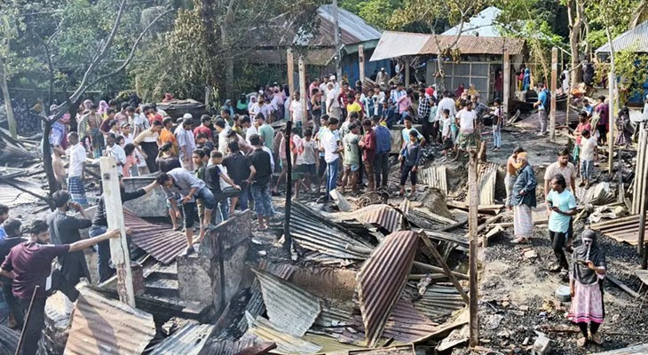 চাঁদপুরে ভয়াবহ আগুনে ২০ বসতঘর পুড়ে ছাই, নিঃস্ব ১১ পরিবার