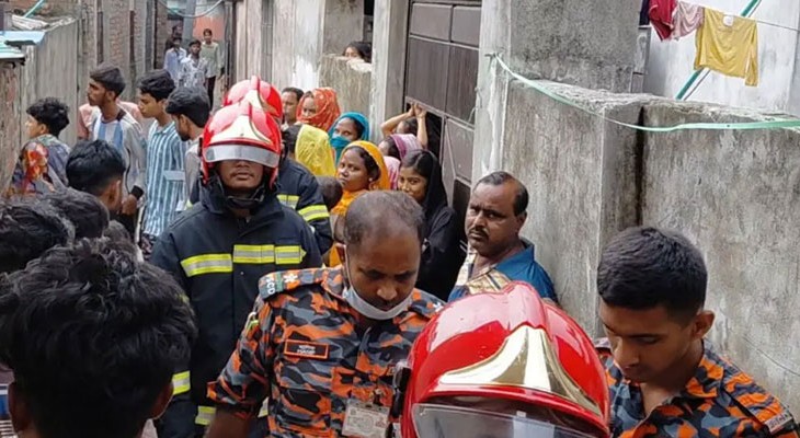 ফতুল্লায় ফের বিস্ফোরণ, বাবা-তিন ছেলেসহ একই পরিবারের ৪ জন দগ্ধ