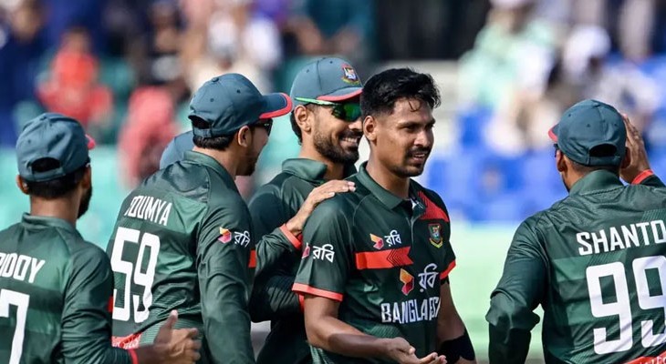 তাসকিন-মুস্তাফিজের তোপ: মাত্র ২ রানেই ২ উইকেট নেই অস্ট্রেলিয়ার!